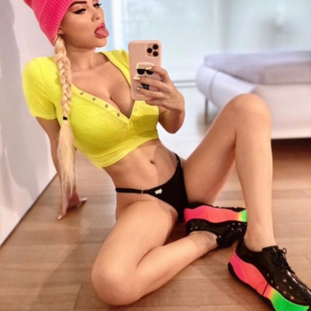 NEW Hot Pink Beanie. Vibrant Color! Very Pretty.